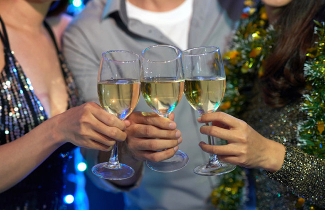 Какой алкоголь стоит употреблять в новогодние праздники: оптимальный вариант