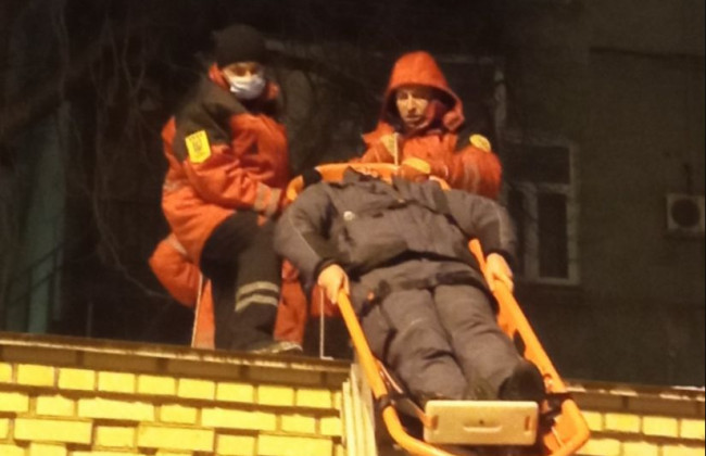 Киевлянин пытался поймать воров и упал на крышу гаража: подробности