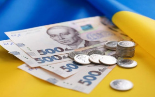 Якій категорії працівників Уряд підвищив посадові оклади на 25 відсотків