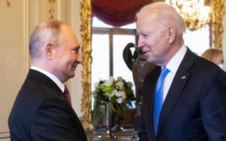 Байден намерен поговорить  с Путиным 30 декабря