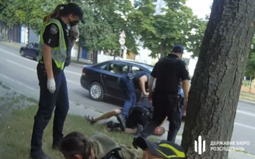 Столичні поліцейські підозрюються у жорстокому побитті адвоката, відео
