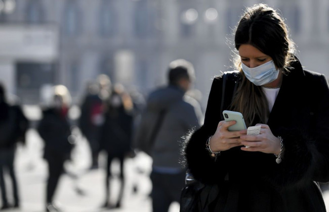 В Париже вводят обязательный масочный режим на улицах