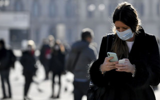 В Париже вводят обязательный масочный режим на улицах