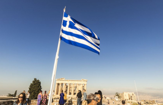 Без песен и танцев: Греция запретила музыку на празднованиях Нового года