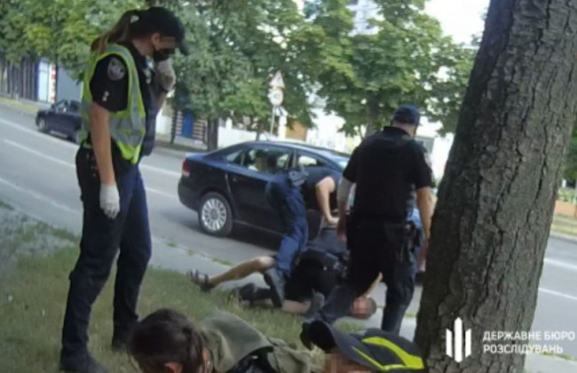 Столичні поліцейські підозрюються у жорстокому побитті адвоката, відео