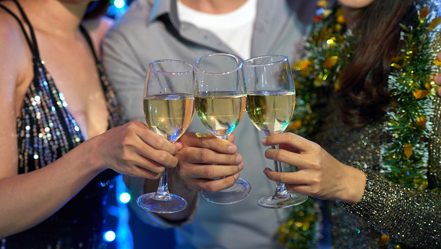 Как медленнее пьянеть на новогоднем застолье: найден способ
