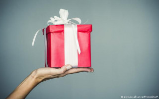 Подарки на Новый год: что больше всего желают получить украинцы под елочку