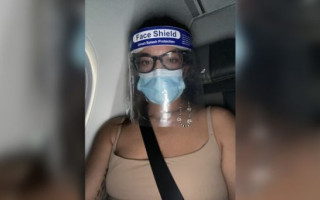 Весь полет просидела в туалете: женщина на борту самолета получила положительный тест на COVID