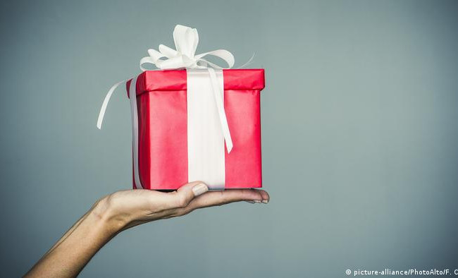 Подарки на Новый год: что больше всего желают получить украинцы под елочку