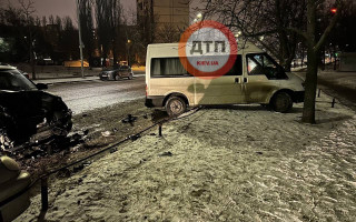 В Киеве пьяный водитель учинил ДТП и свалил все на свою девушку: фото