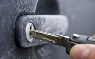 Как отогреть и открыть замерзший замок в авто: полезные советы водителям