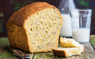 Правительство ввело госрегулирование цен на батон и подсолнечное масло