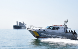 Украина закрыла российским судам доступ в свои внутренние воды