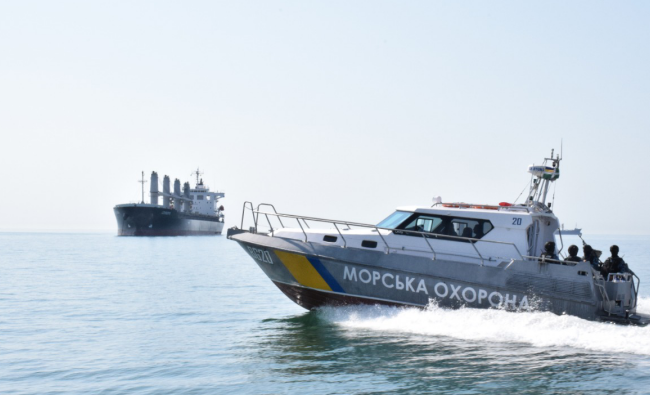 Украина закрыла российским судам доступ в свои внутренние воды