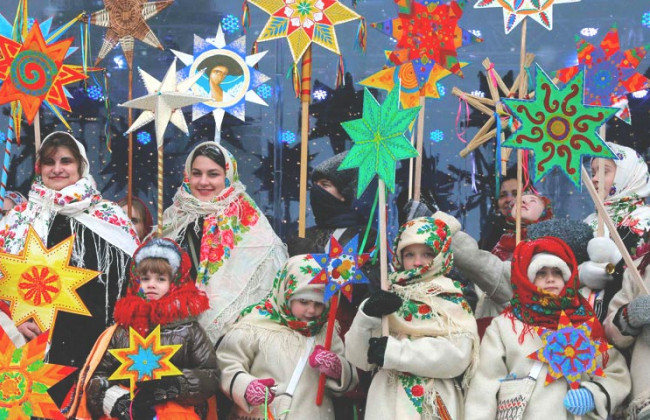 Новогодние праздники 2022: когда колядуют, щедруют и посевают