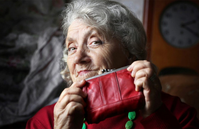 Украинским 60-летним пенсионеркам дадут компенсацию: как ее получить