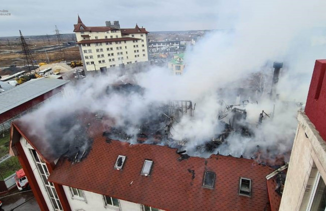 Под Киевом случился серьезный пожар: вспыхнула пятиэтажка