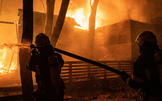 В Киеве вспыхнул пожар в одноэтажном здании: подробности