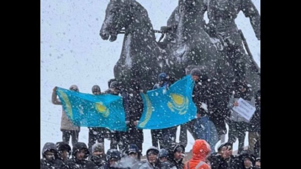 Казахстан охватил масштабный газовый протест: в городах стычки и задержания, видео