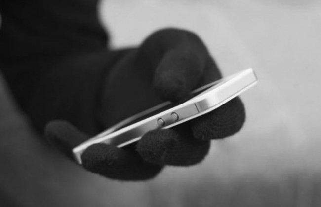 ВС: відкрите заволодіння чужим майном (телефоном), вчинене без корисливого мотиву, не може кваліфікуватися як грабіж