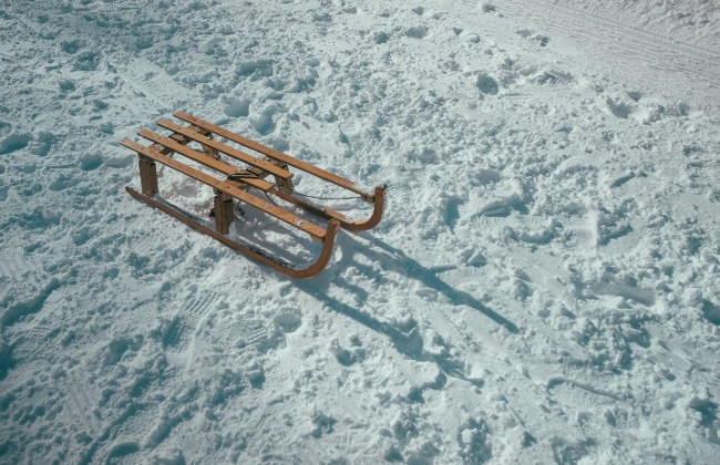 Трагедия в Днепре: мужчина погиб, катаясь на санках с 6-летней дочерью