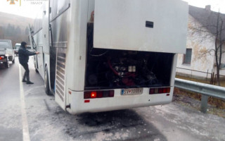 На Закарпатье во время движения загорелся автобус с 50 туристами