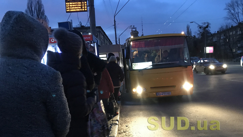 Водитель курил в салоне: в Киеве разгорелся скандал в маршрутке, видео