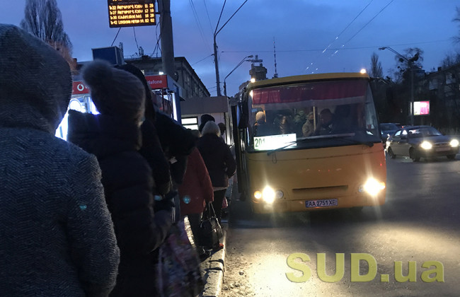 Водитель курил в салоне: в Киеве разгорелся скандал в маршрутке, видео