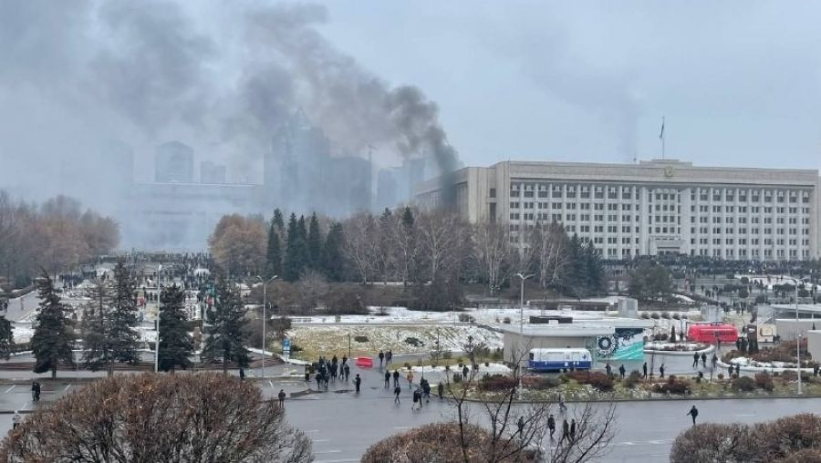 В Алматы началась масштабная «зачистка»: возникли перестрелки, видео