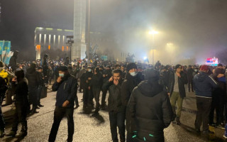 Военных РФ привели в боевую готовность для отправки в Казахстан