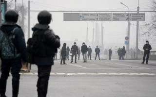 В Алматы мародеры напали на офисы пяти телеканалов: есть пострадавший