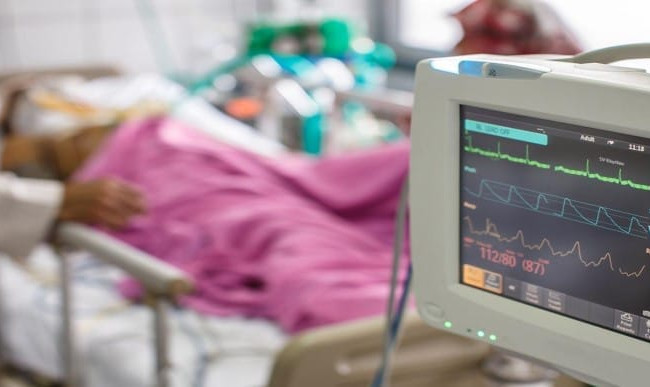 Опоздали с лечением: на Львовщине COVID-19 унес жизнь целой семьи на новогодние праздники