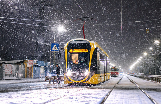 В Киеве на Дарнице тестируют новые низкопольные трамваи: видео