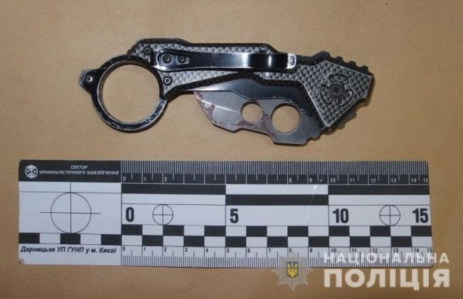 В Киеве подросток пырнул ножом бездомного: подробности