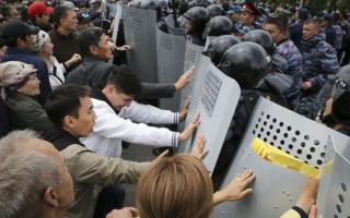 Протесты в Казахстане: МВД сообщает о жертвах и арестах