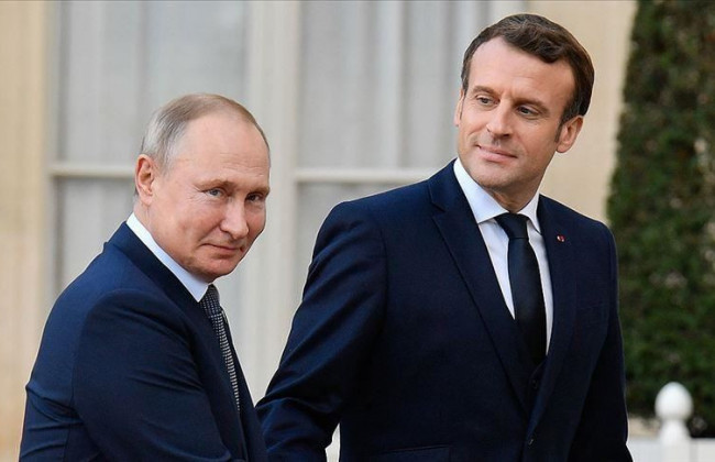 Макрон рассчитывает в ближайшие дни провести телефонный разговор с Путиным