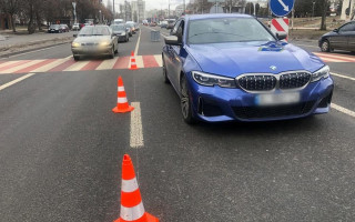 Под Киевом водитель BMW снес пенсионера