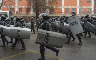 Пуля застала на прогулке: в Алматы во время протестов погиб ребенок