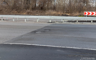 Киевляне жалуются, что на новом участке Большой Окружной дороги образовались ямы