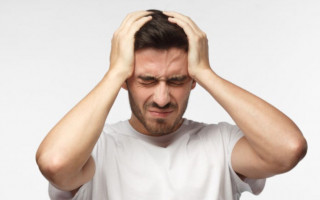 «Бьет» по голове: назвали самые распространенные симптомы штамма «Омикрон»