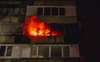 В Киеве вспыхнул серьезный пожар в многоэтажке