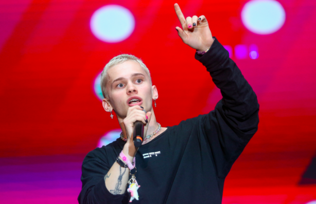 Скандальный блогер Даня Милохин сообщил, что его не пустили в Украину