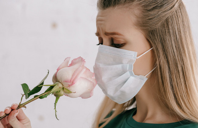 Назвали способ восстановить обоняние после коронавируса