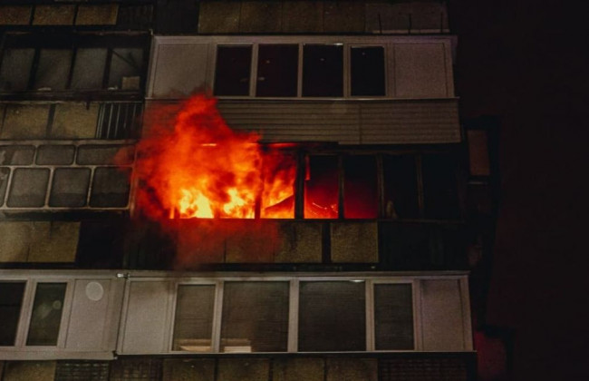В Киеве вспыхнул серьезный пожар в многоэтажке