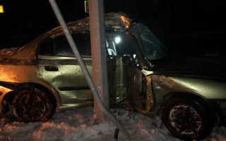 Влетел в электроопору: в ДТП под Киевом пострадали дети