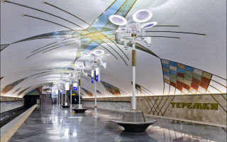 В Киеве пьяный мужчина заблокировал движение метро