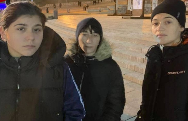 В Киеве «на горячем» поймали молодых уличных воровок, фото