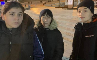 В Киеве «на горячем» поймали молодых уличных воровок, фото