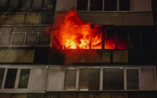 В Киеве горела квартира: мужчина выпрыгнул с 7 этажа, спасаясь от огня
