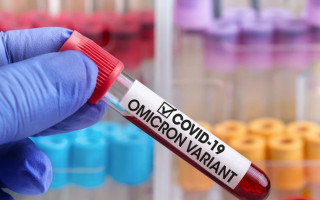 Почему штамм «Омикрон» распространяется так быстро: есть три причины